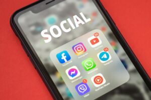 Social media apps whatsapp instagram youtube